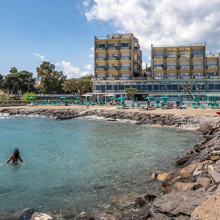 Hotel Bellevue Et Mediterranee Diano Marina Bagian luar foto