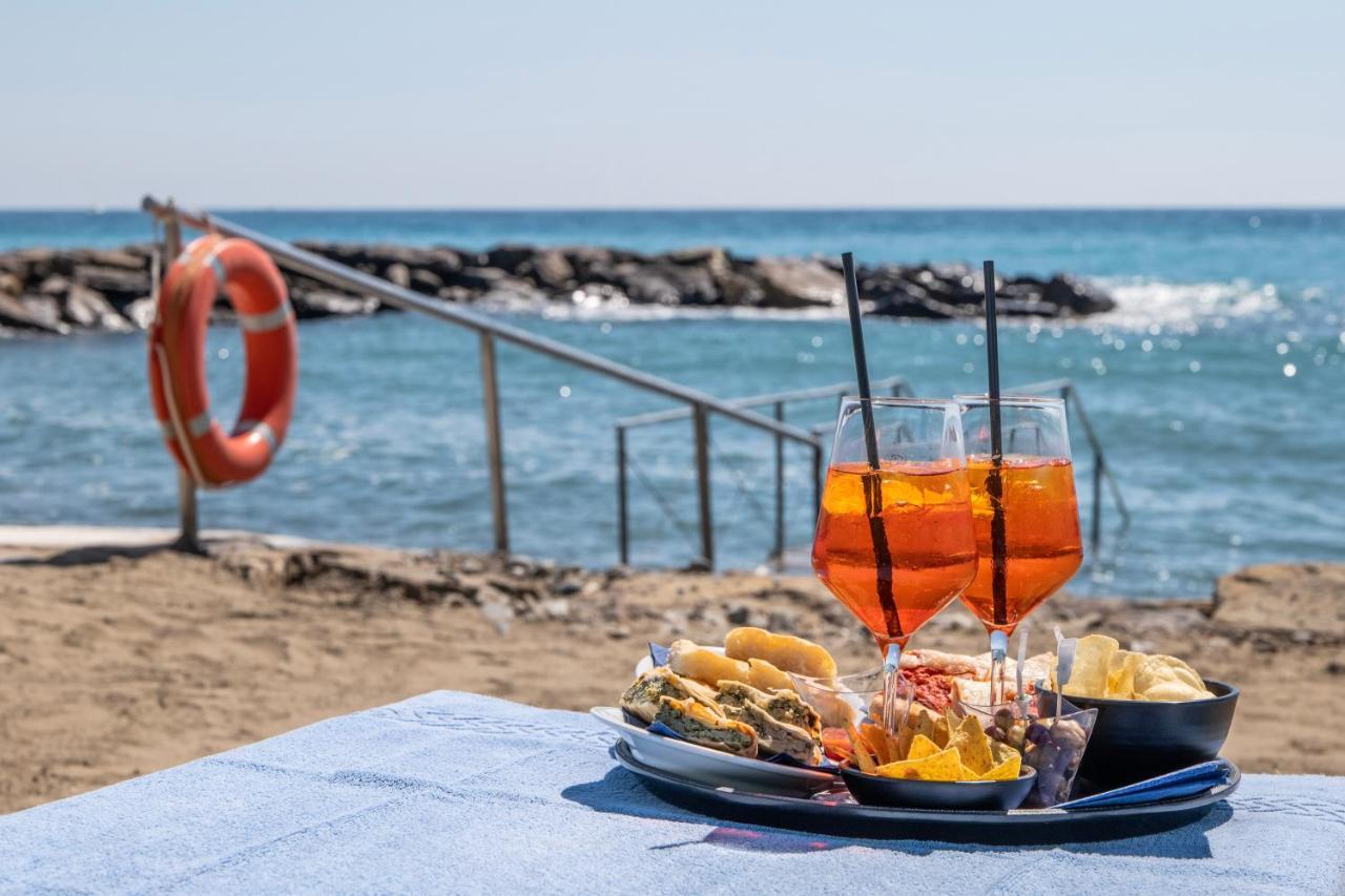 Hotel Bellevue Et Mediterranee Diano Marina Bagian luar foto
