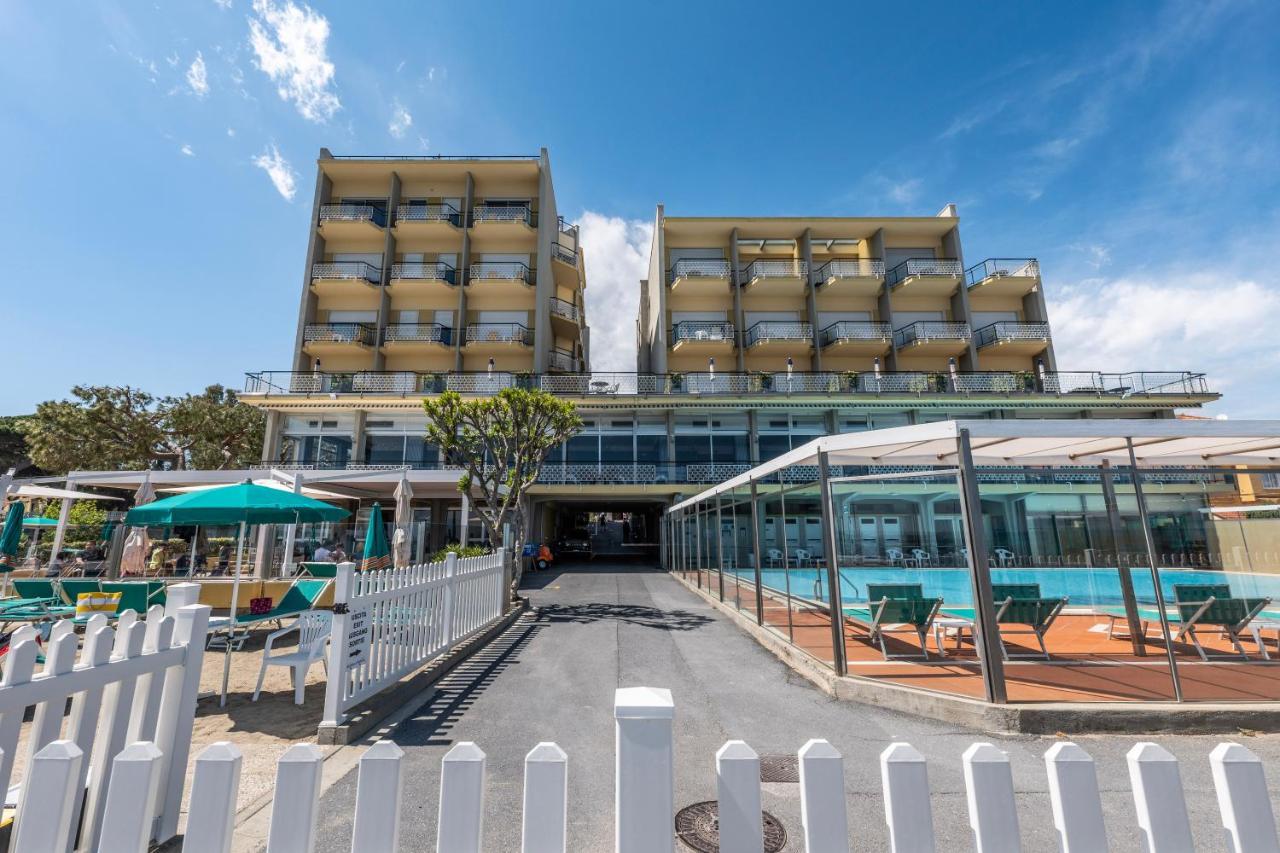 Hotel Bellevue Et Mediterranee Diano Marina Bagian luar foto