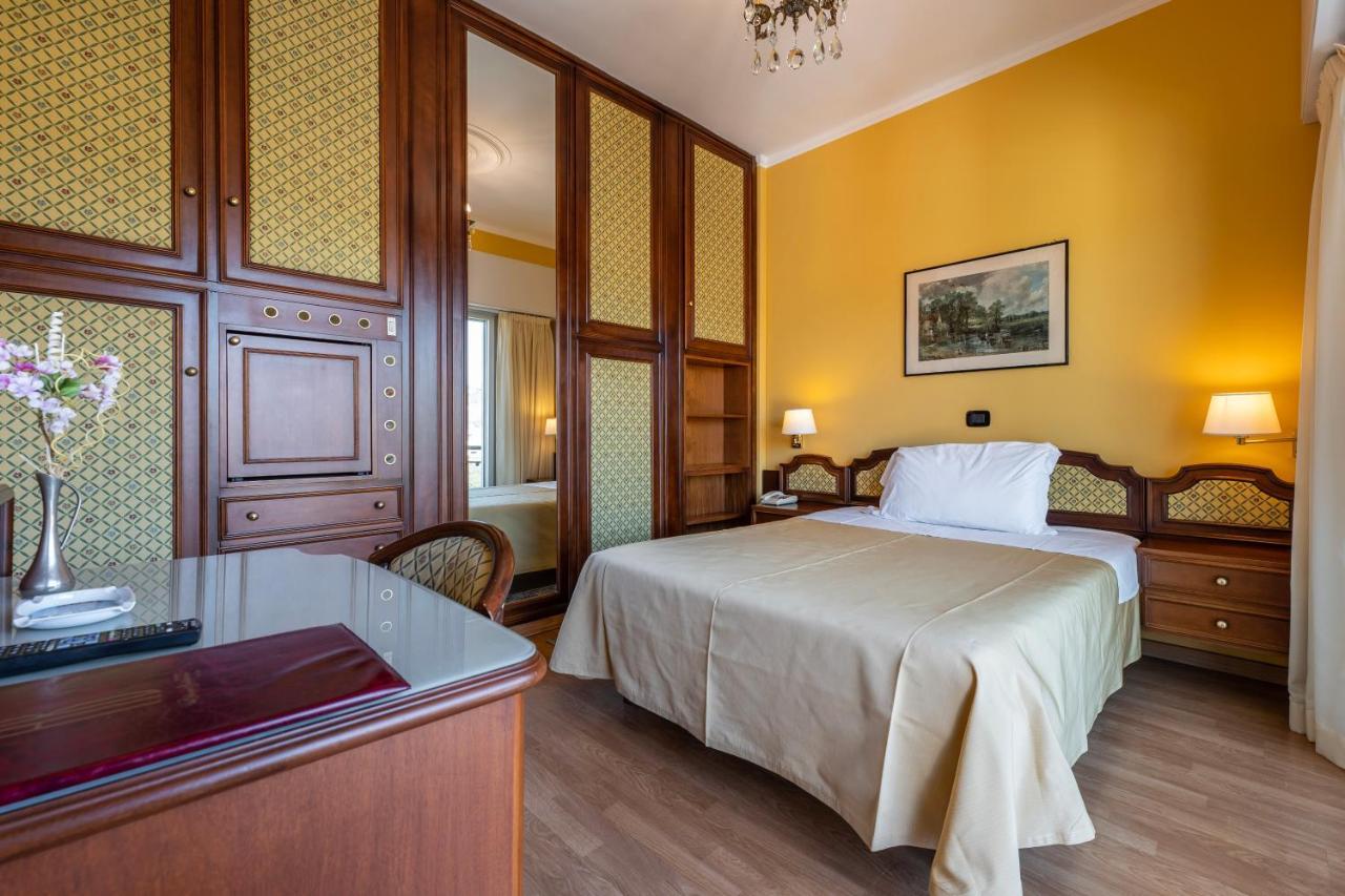 Hotel Bellevue Et Mediterranee Diano Marina Bagian luar foto