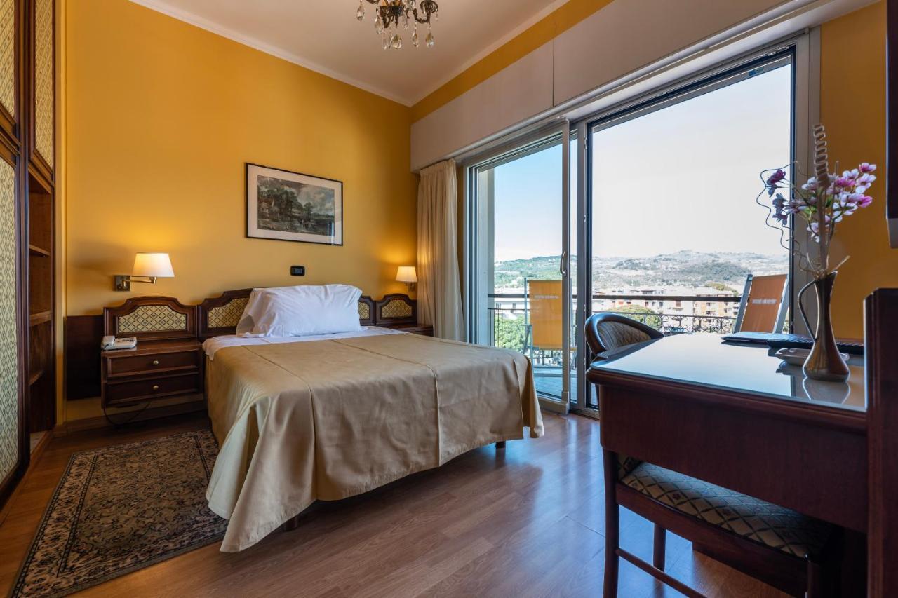 Hotel Bellevue Et Mediterranee Diano Marina Bagian luar foto