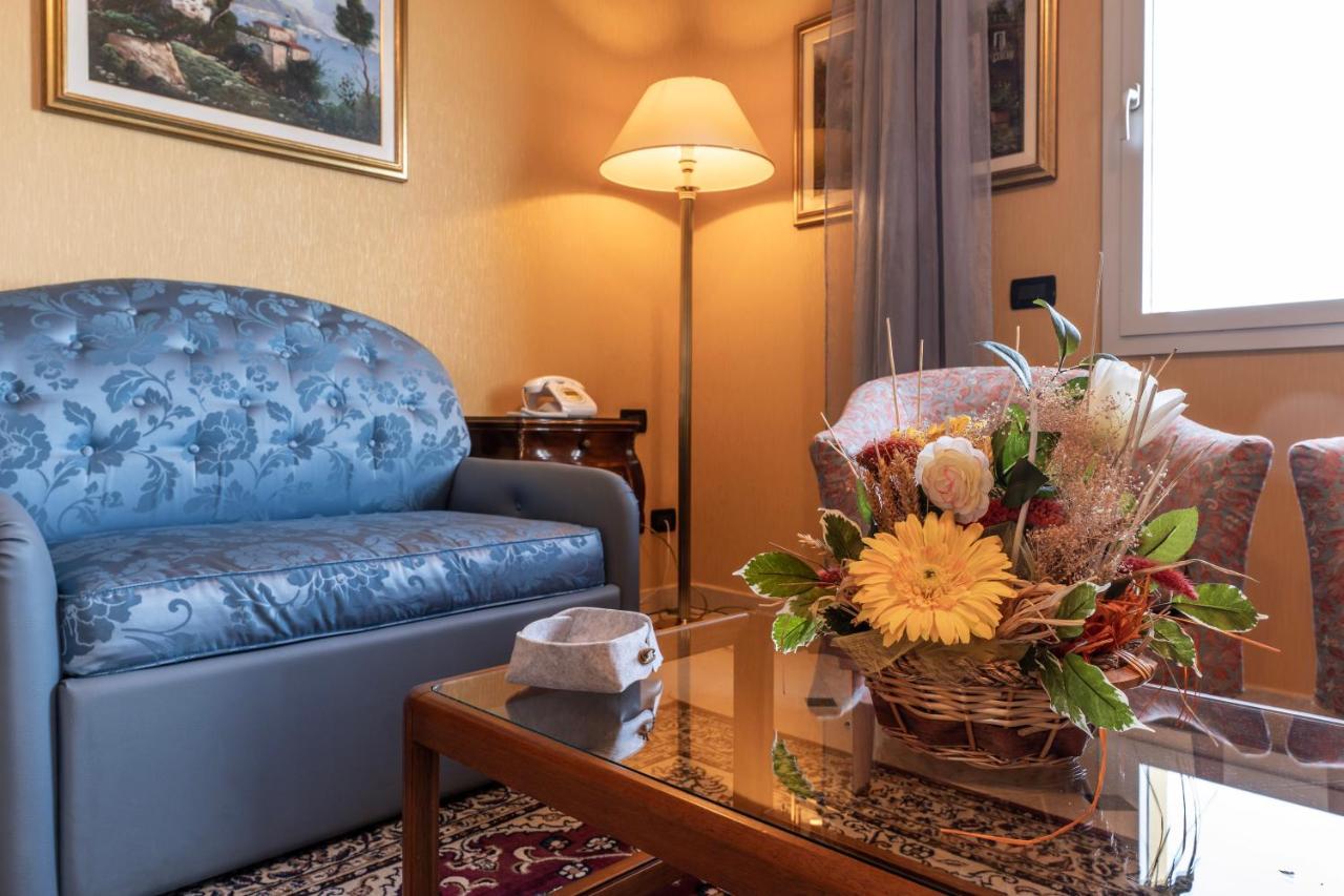 Hotel Bellevue Et Mediterranee Diano Marina Bagian luar foto