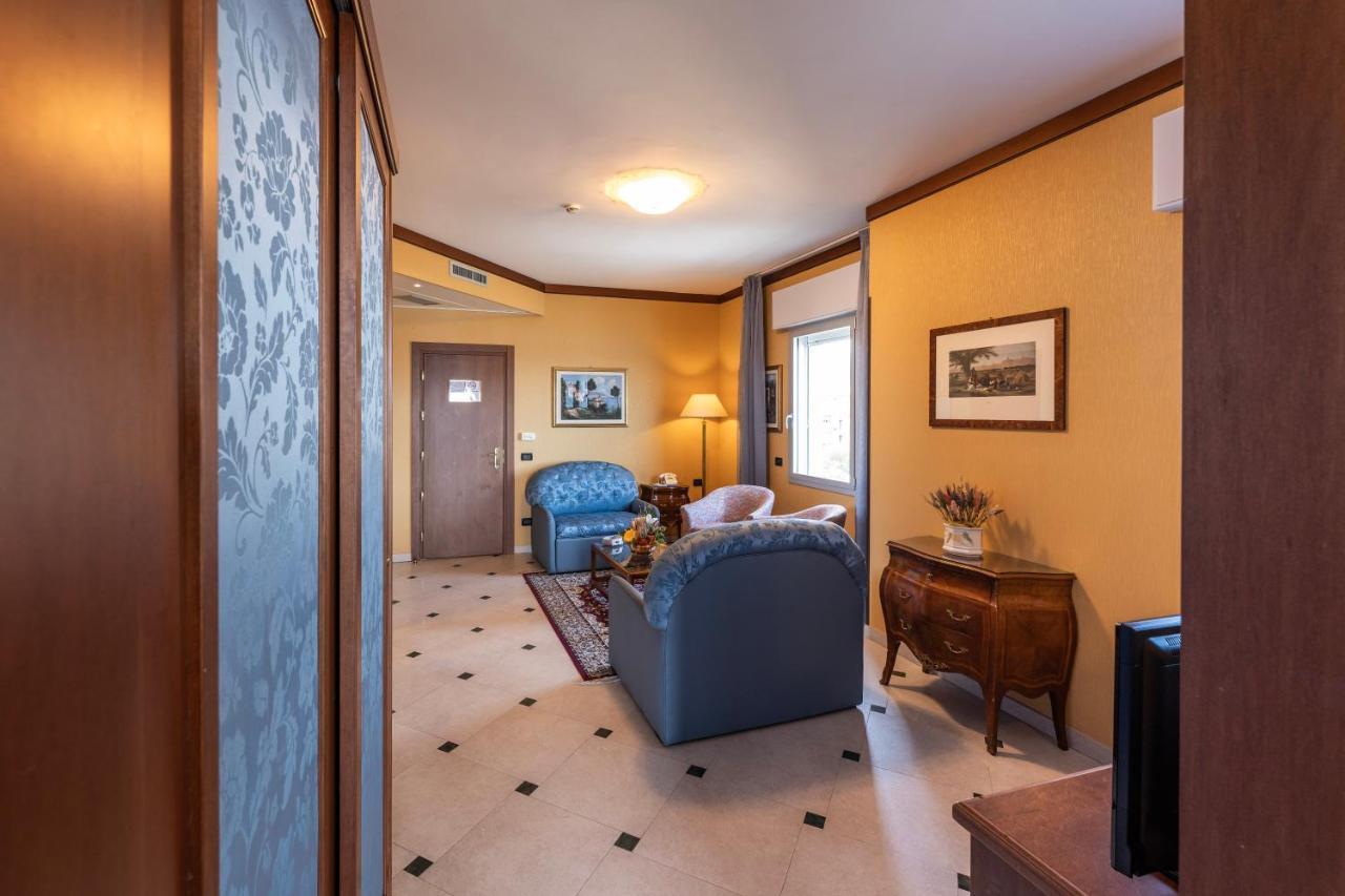 Hotel Bellevue Et Mediterranee Diano Marina Bagian luar foto