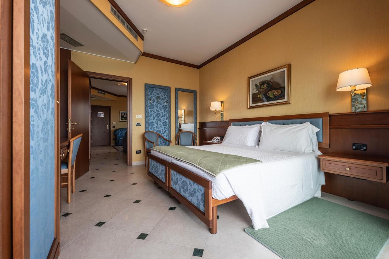 Hotel Bellevue Et Mediterranee Diano Marina Bagian luar foto