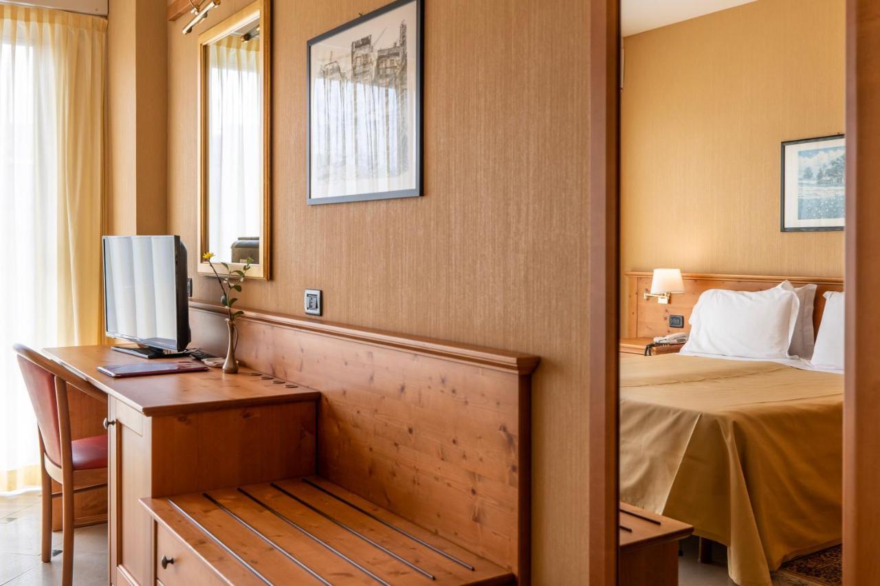 Hotel Bellevue Et Mediterranee Diano Marina Bagian luar foto