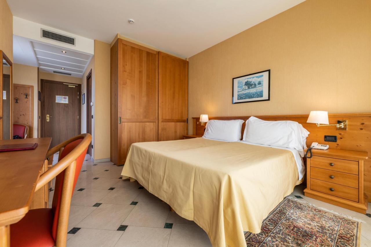 Hotel Bellevue Et Mediterranee Diano Marina Bagian luar foto