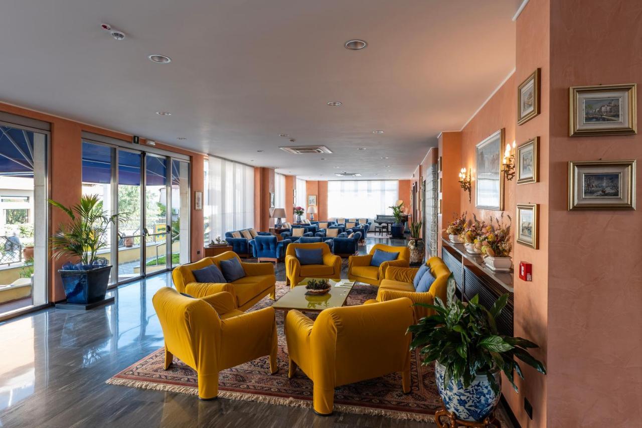Hotel Bellevue Et Mediterranee Diano Marina Bagian luar foto