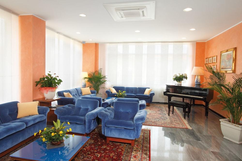 Hotel Bellevue Et Mediterranee Diano Marina Bagian luar foto