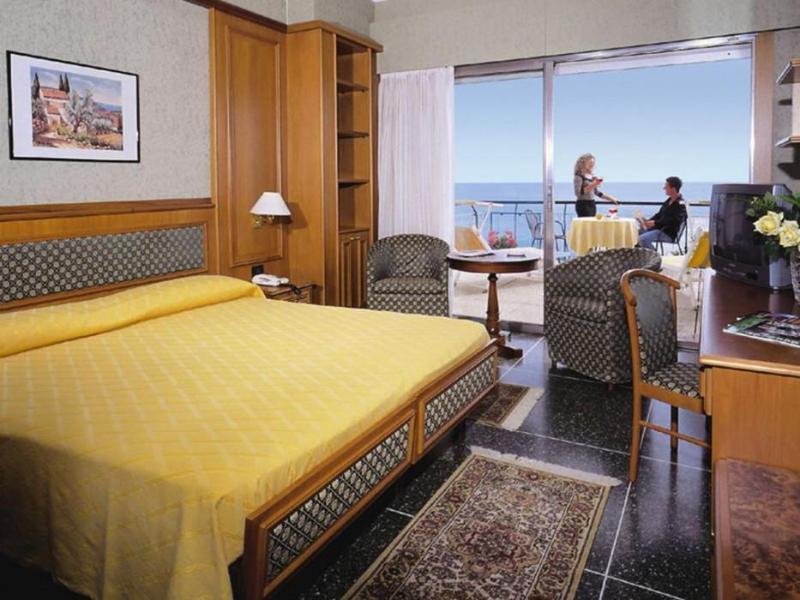 Hotel Bellevue Et Mediterranee Diano Marina Bagian luar foto