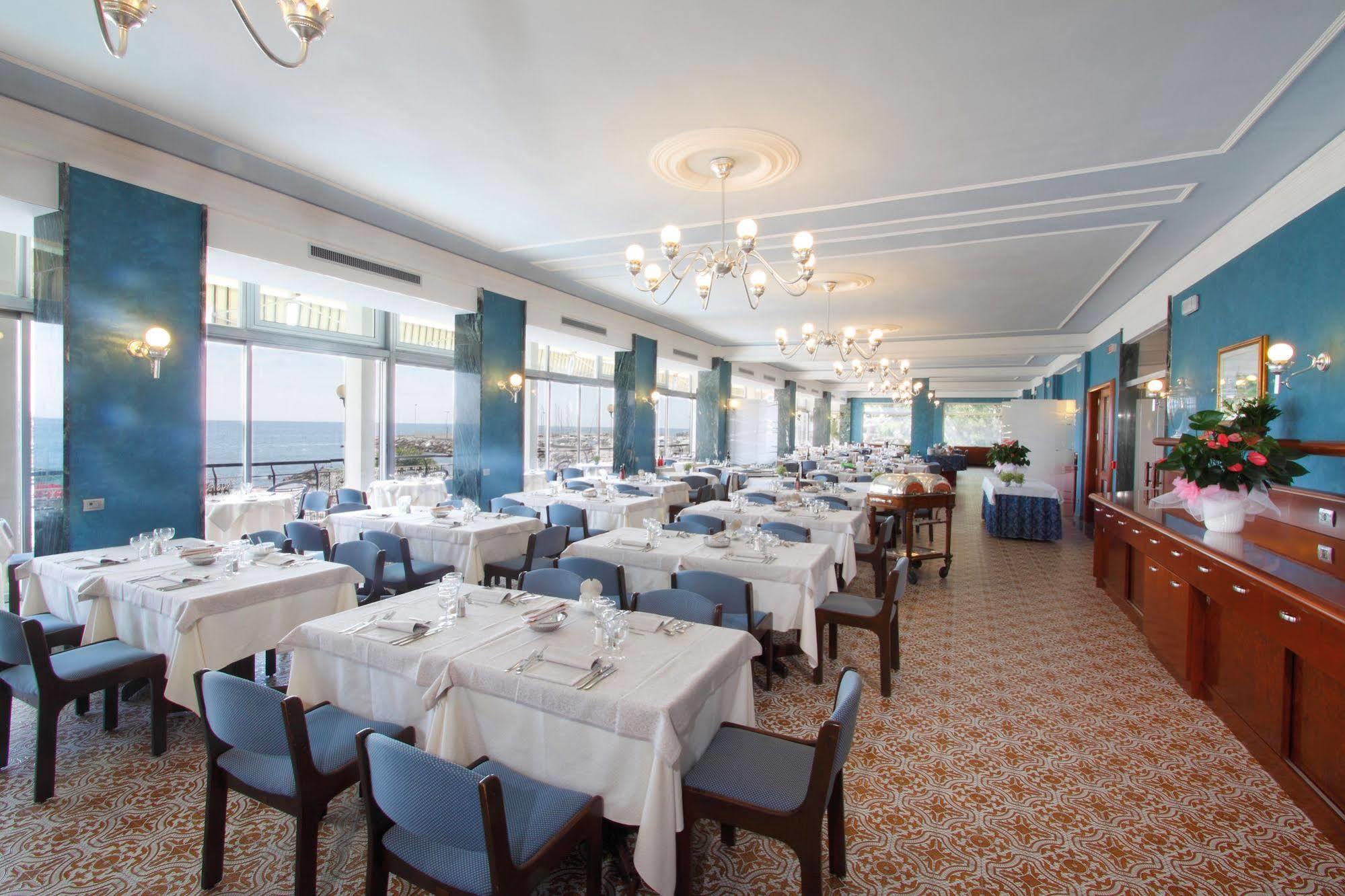 Hotel Bellevue Et Mediterranee Diano Marina Bagian luar foto