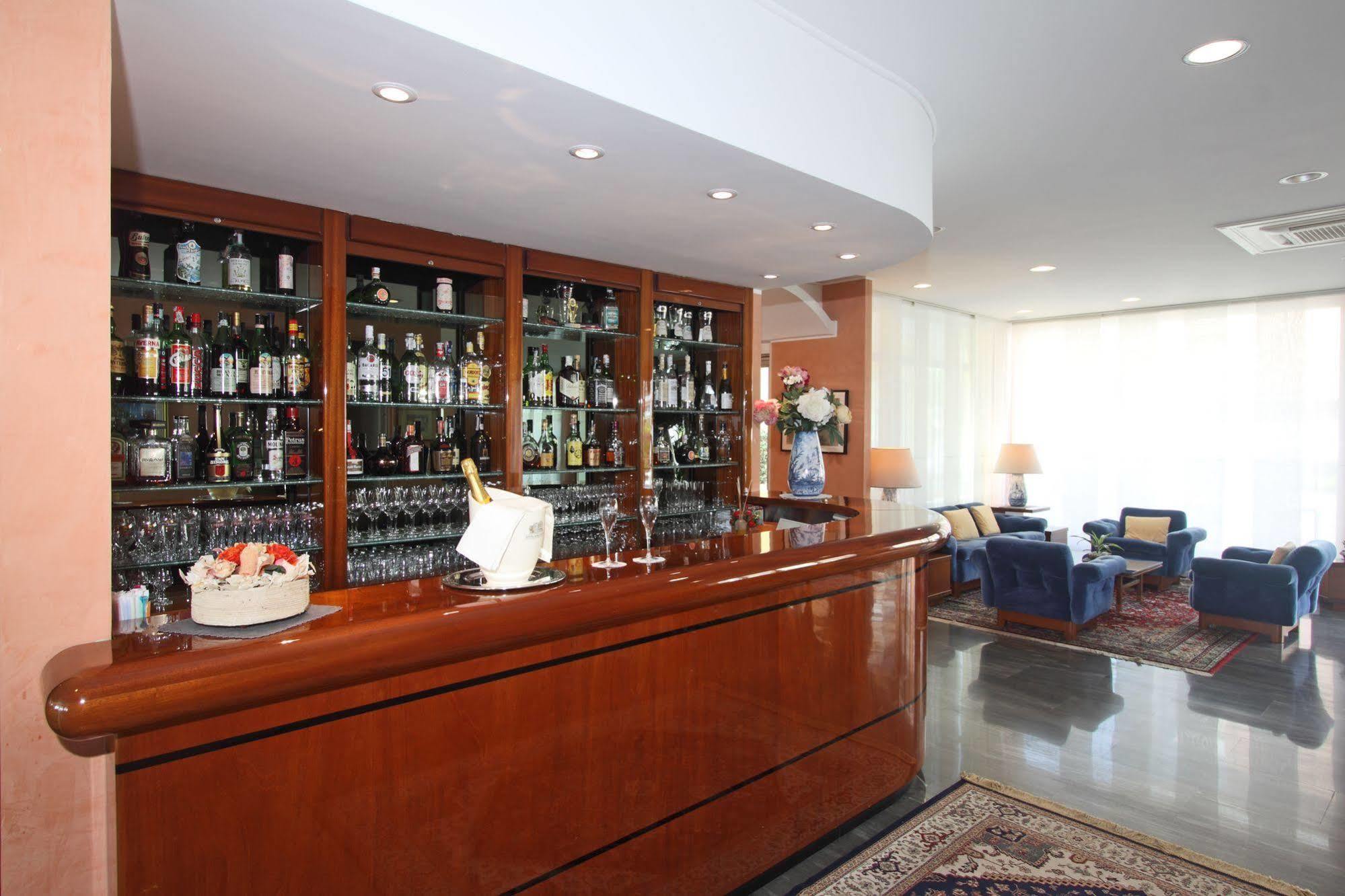 Hotel Bellevue Et Mediterranee Diano Marina Bagian luar foto