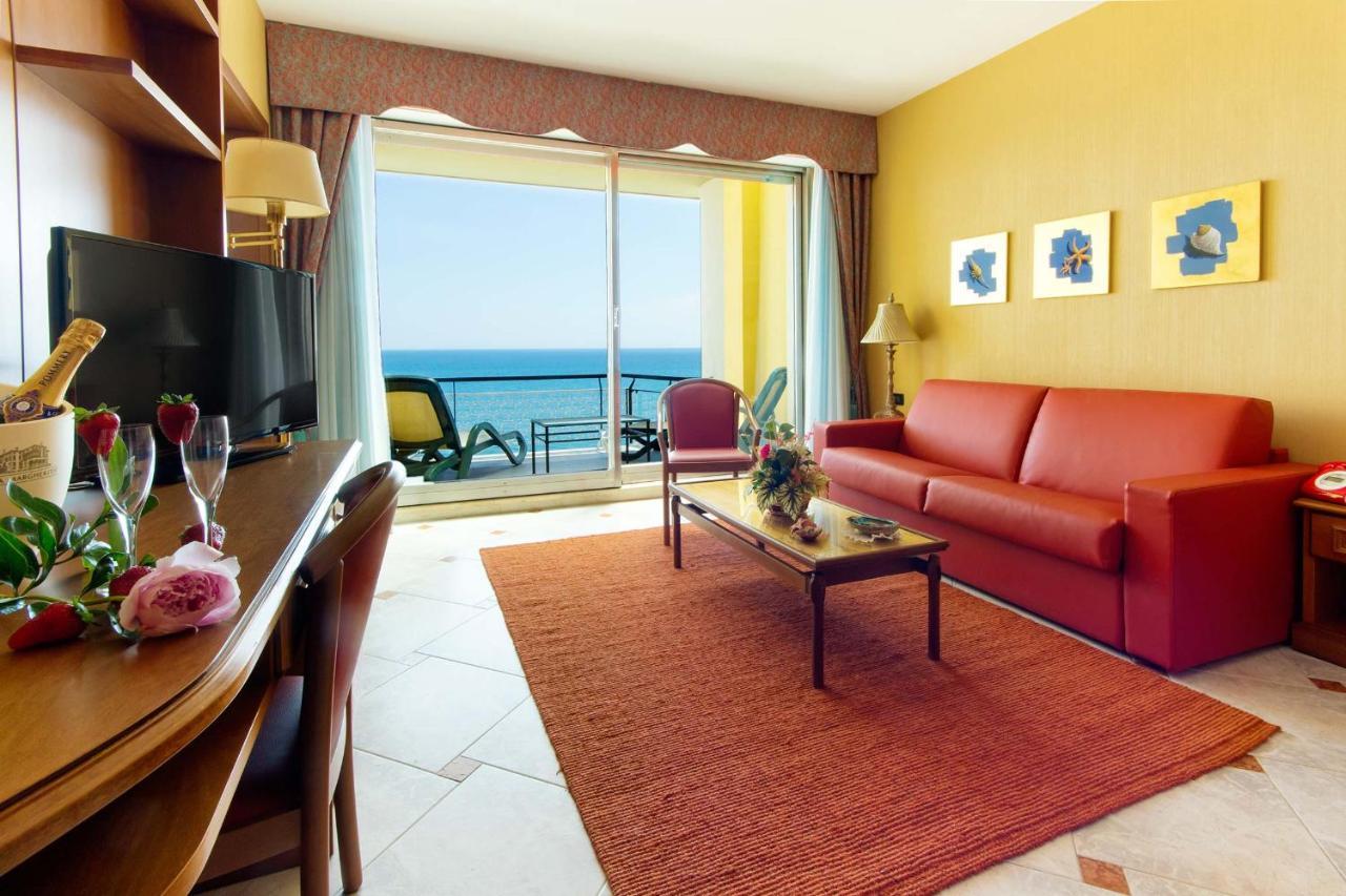 Hotel Bellevue Et Mediterranee Diano Marina Bagian luar foto