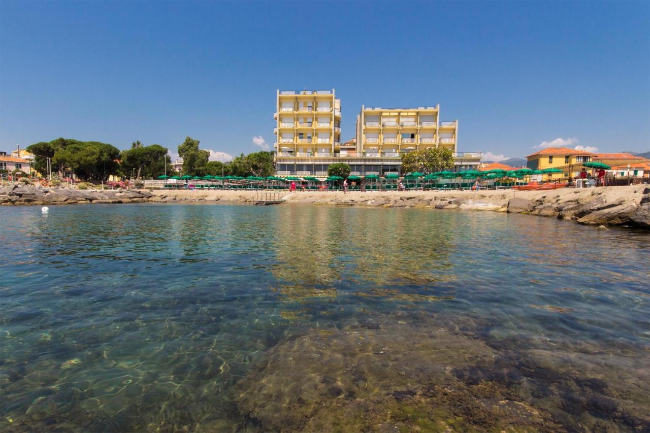 Hotel Bellevue Et Mediterranee Diano Marina Bagian luar foto