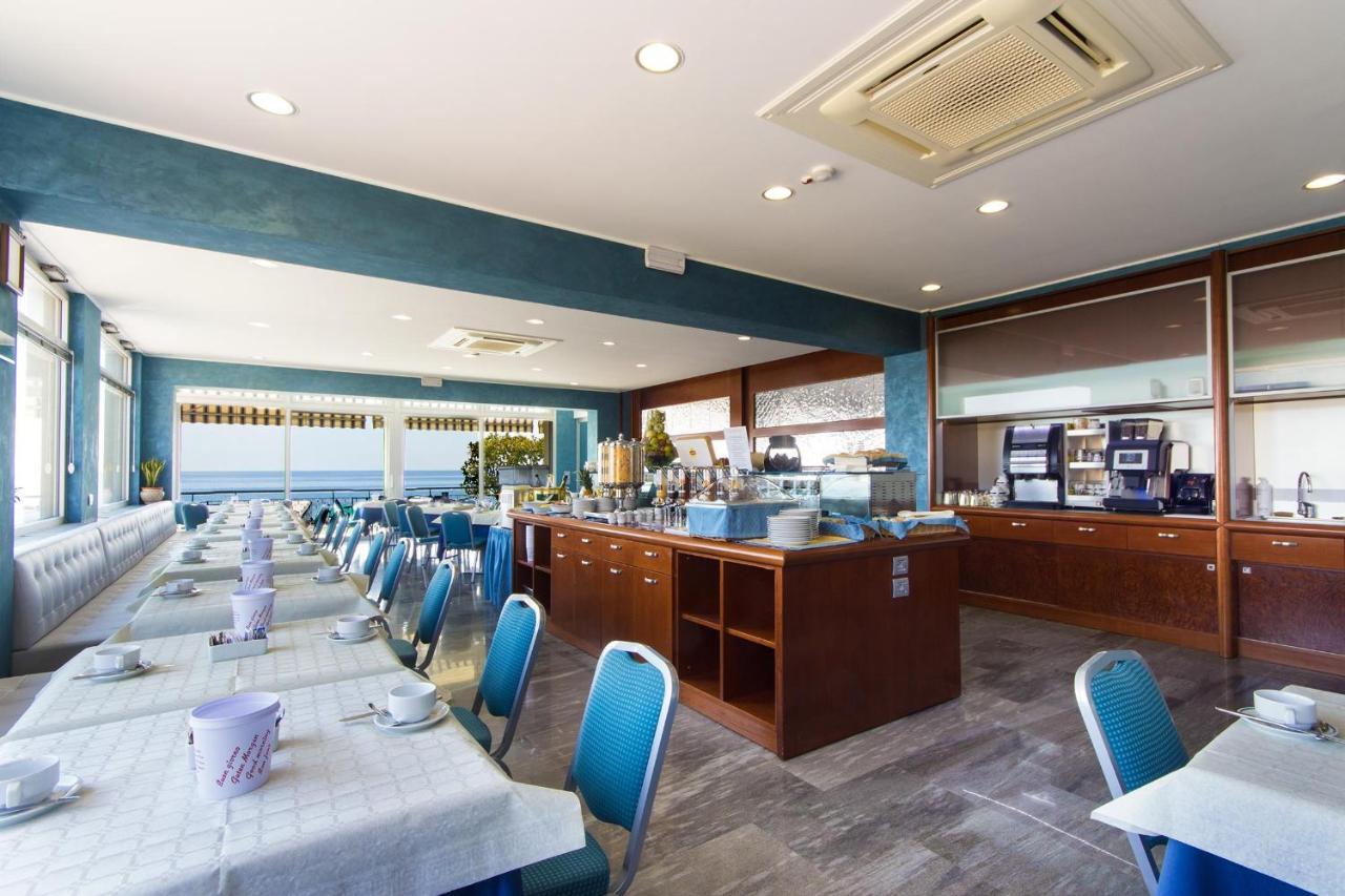 Hotel Bellevue Et Mediterranee Diano Marina Bagian luar foto